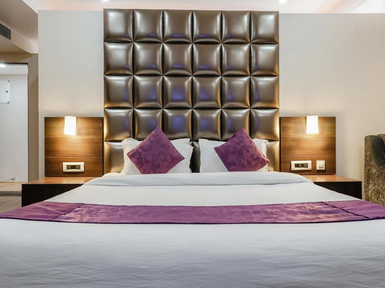 Treebo Tryst The Kalyaniz Guwahati Ngoại thất bức ảnh