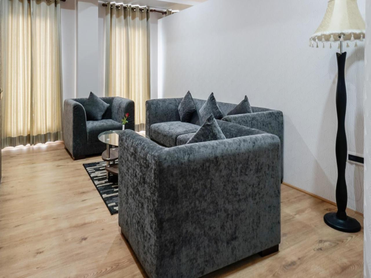 Treebo Tryst The Kalyaniz Guwahati Ngoại thất bức ảnh