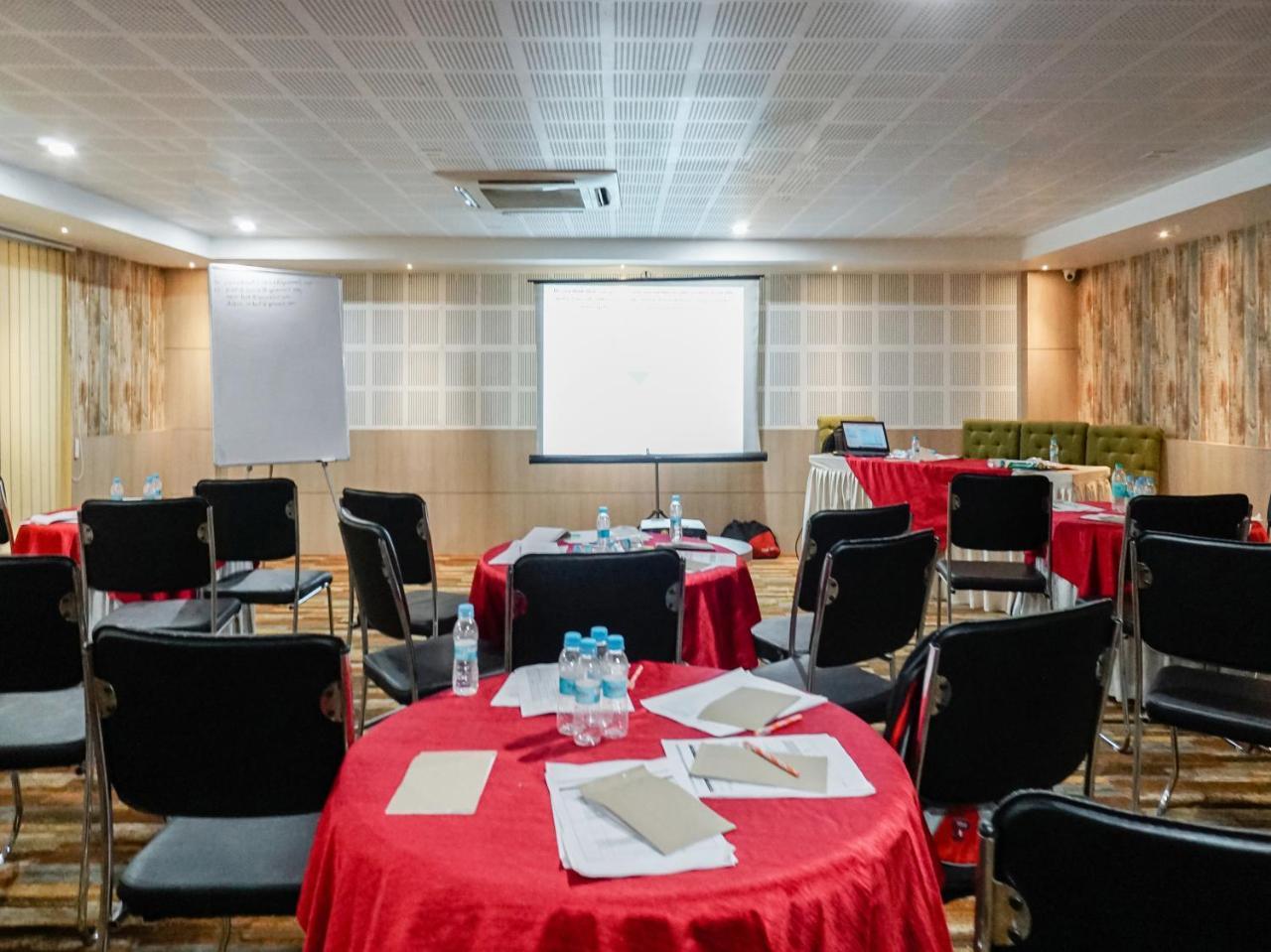 Treebo Tryst The Kalyaniz Guwahati Ngoại thất bức ảnh